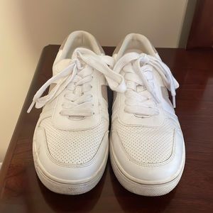Mia 9 1/2 white tennis shoes. Great condition.
